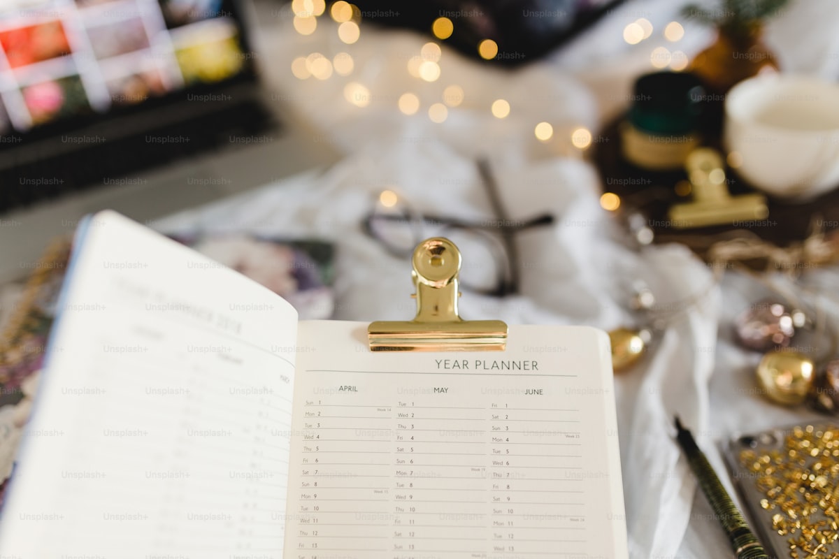 Wedding planning calendar showing 6 month timeline